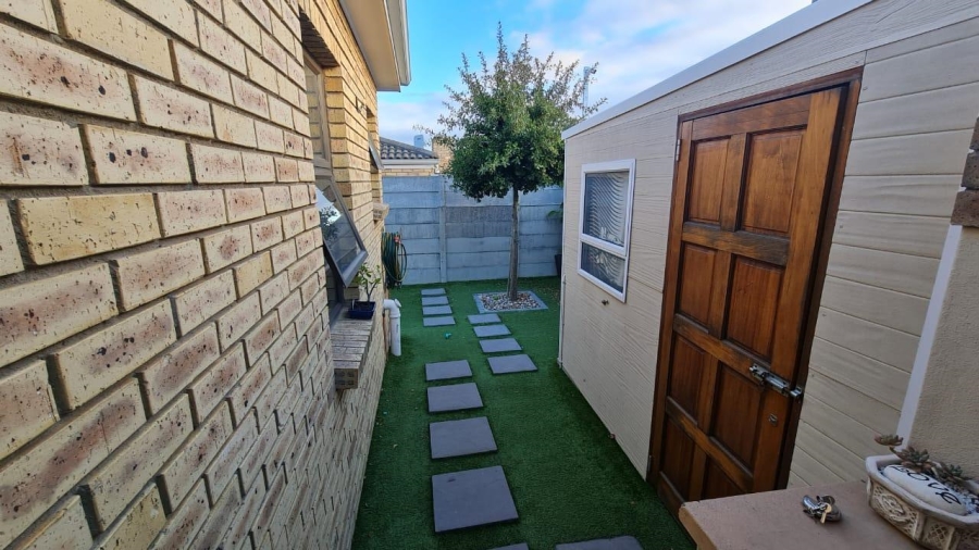 To Let 3 Bedroom Property for Rent in Normandie Western Cape